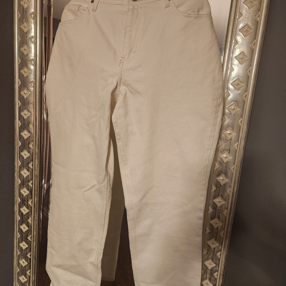 White curvy jeans